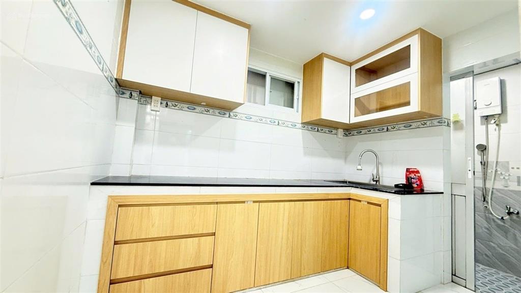 4 tỷ nhỉnh  xe hơi đỗ cửa  3 tầng mới đẹp  hẻm 1 sẹc  cách mặt tiền chỉ 20m  ngay chợ bùi văn