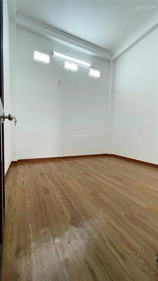 Nhà trung tâm q7, 1 trệt 2 lầu 4pn, 5 phút di chuyển phú mỹ hưng, giá 4.2 tỷ