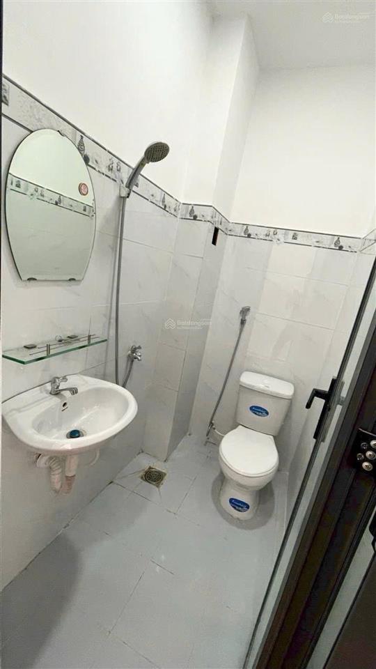 Nhà trung tâm q7, 1 trệt 2 lầu 4pn, 5 phút di chuyển phú mỹ hưng, giá 4.2 tỷ