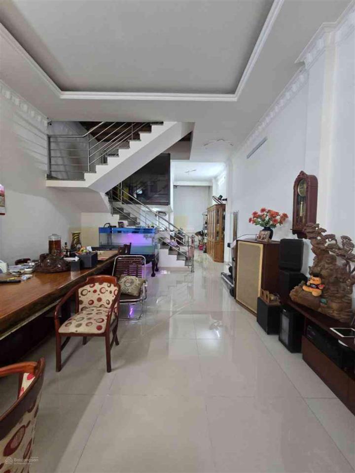 Nhà 5x16.5  phạm hữu lầu  sát bên phú mỹ hưng  giá 5.2tỷ