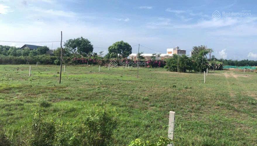 Miếng đất lớn vị trí vàng ngã tư biển hồ tràm  đất ở có thổ cư dt 1014m2