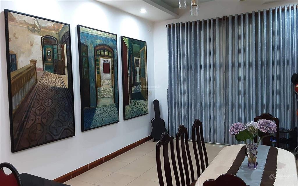 Nhà mặt tiền đường rộng 16m,khu yên tỉnh,cao cấp.