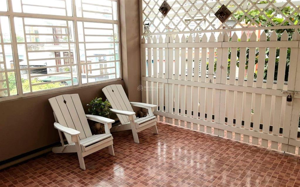 Nhà mặt tiền đường rộng 16m,khu yên tỉnh,cao cấp.