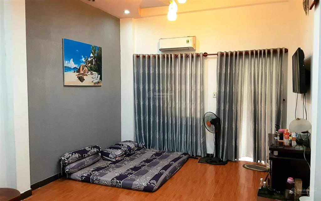 Nhà mặt tiền đường rộng 16m,khu yên tỉnh,cao cấp.