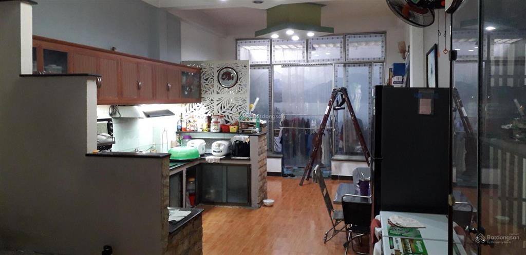 Nhà mặt tiền đường rộng 16m,khu yên tỉnh,cao cấp.