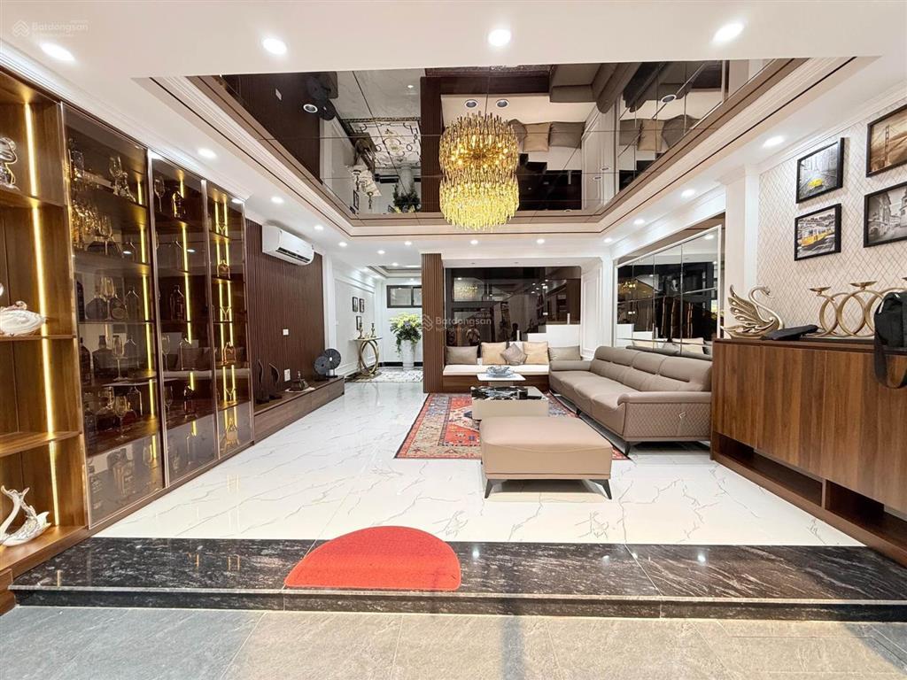 Nhà đẹp nét căng la thành chỉ cần xách vali vào ở  18 tỷ