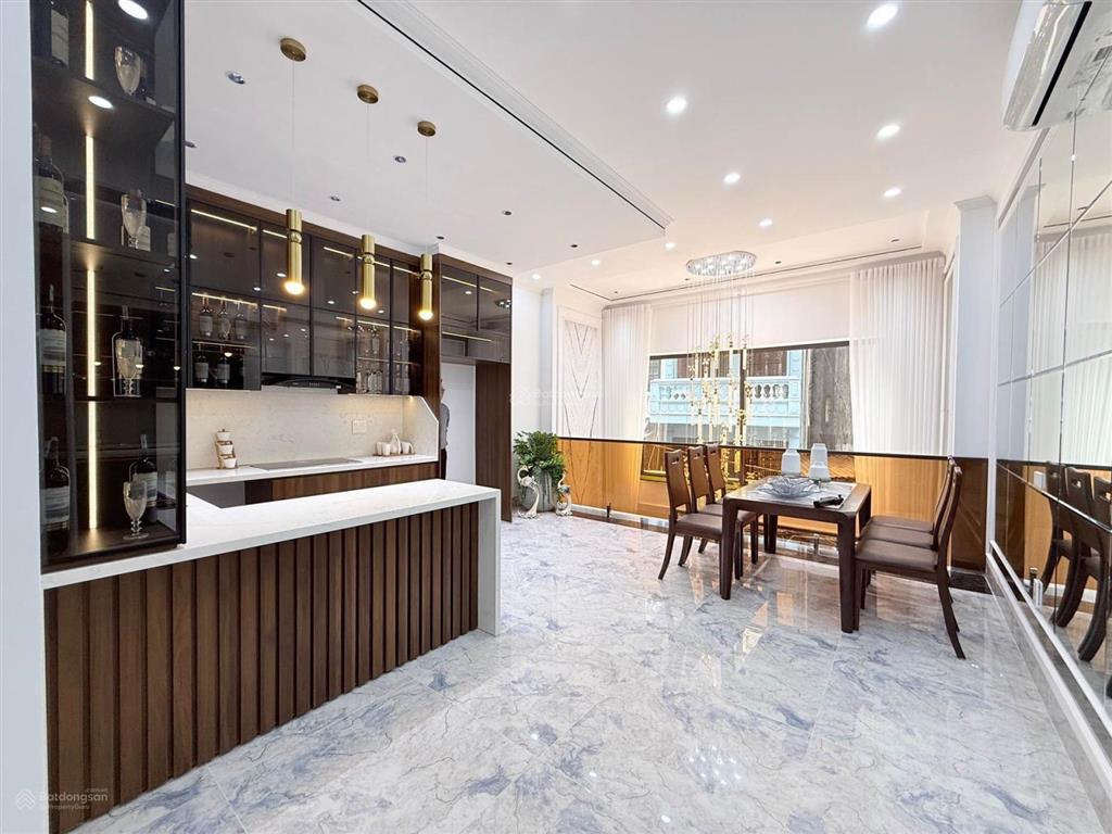 Nhà đẹp nét căng la thành chỉ cần xách vali vào ở  18 tỷ