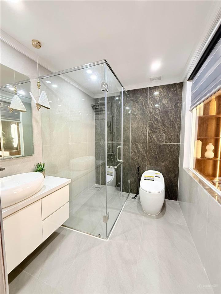 Nhà đẹp nét căng la thành chỉ cần xách vali vào ở  18 tỷ