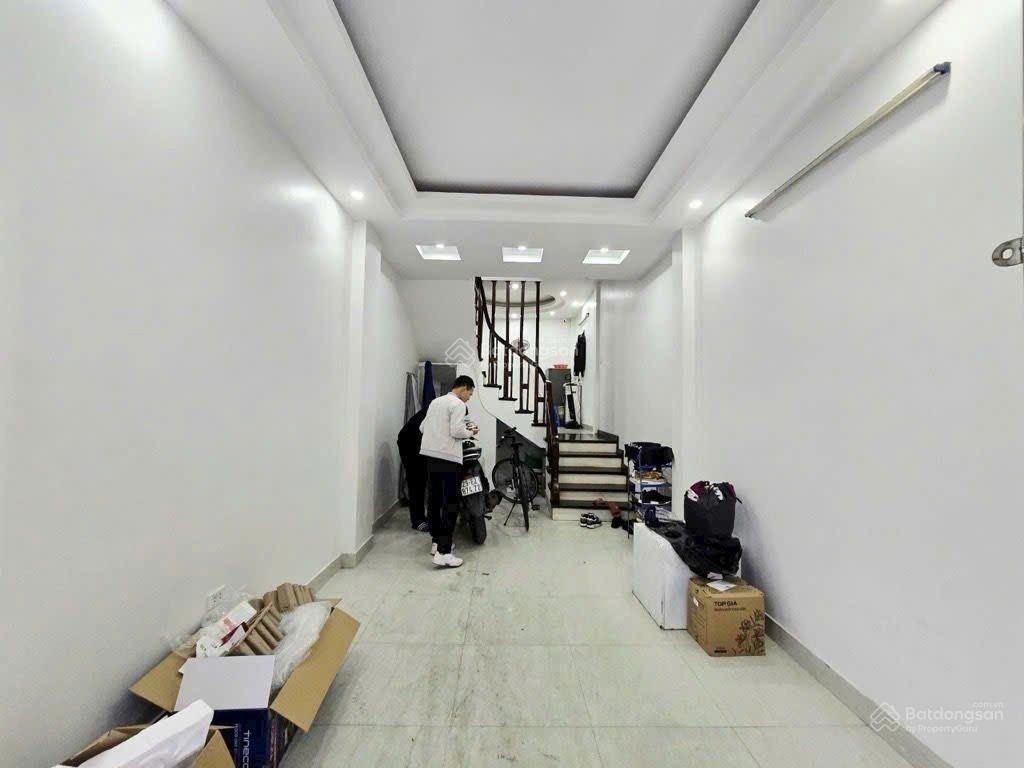 Hiếm hiếm nhà mặt ngõ ở ngay vài bước chân ra phố lạc long quân tây hồ dt 33m 5tầng mt 3.4m giá chà