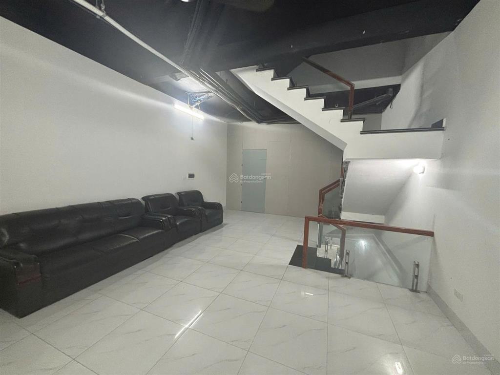 Cho thuê nhà chà là  ocp2 dt 75m2  tầng 1 thông  mặt đường kinh doanh  3pn có điều hòa