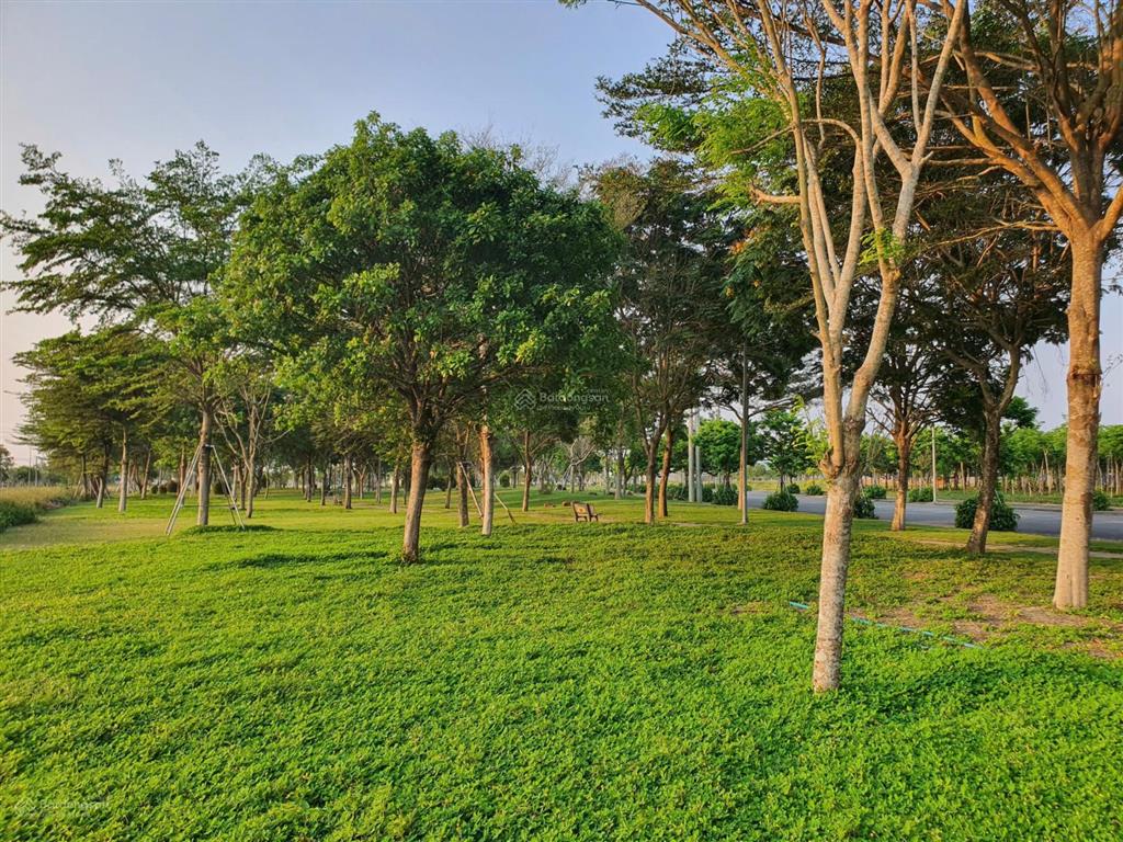 Bán lô đẹp view trường học và cạnh công viên lớn dự án vsip, gía tốt thương lượng nhanh.