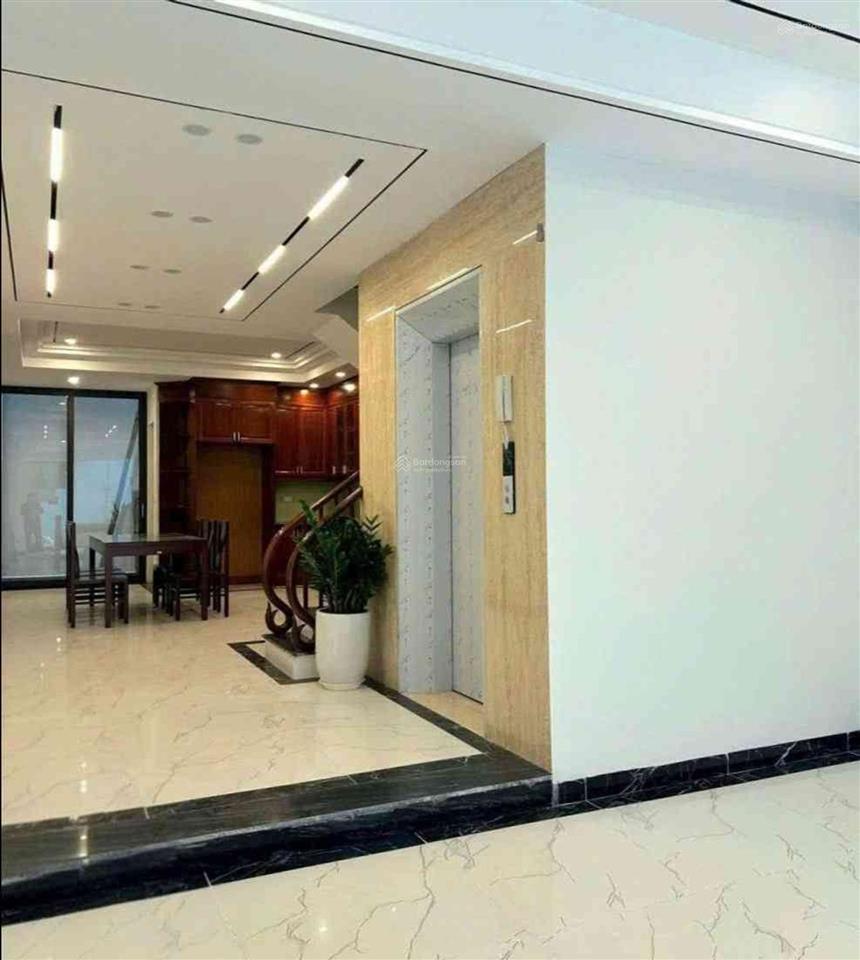 Bán gấp nhà ngọc lâm, ngõ thông ngọc lâm  nguyễn văn cừ, 6 tầng, ô tô vào tận nhà, nhỉnh 20 tỉ.
