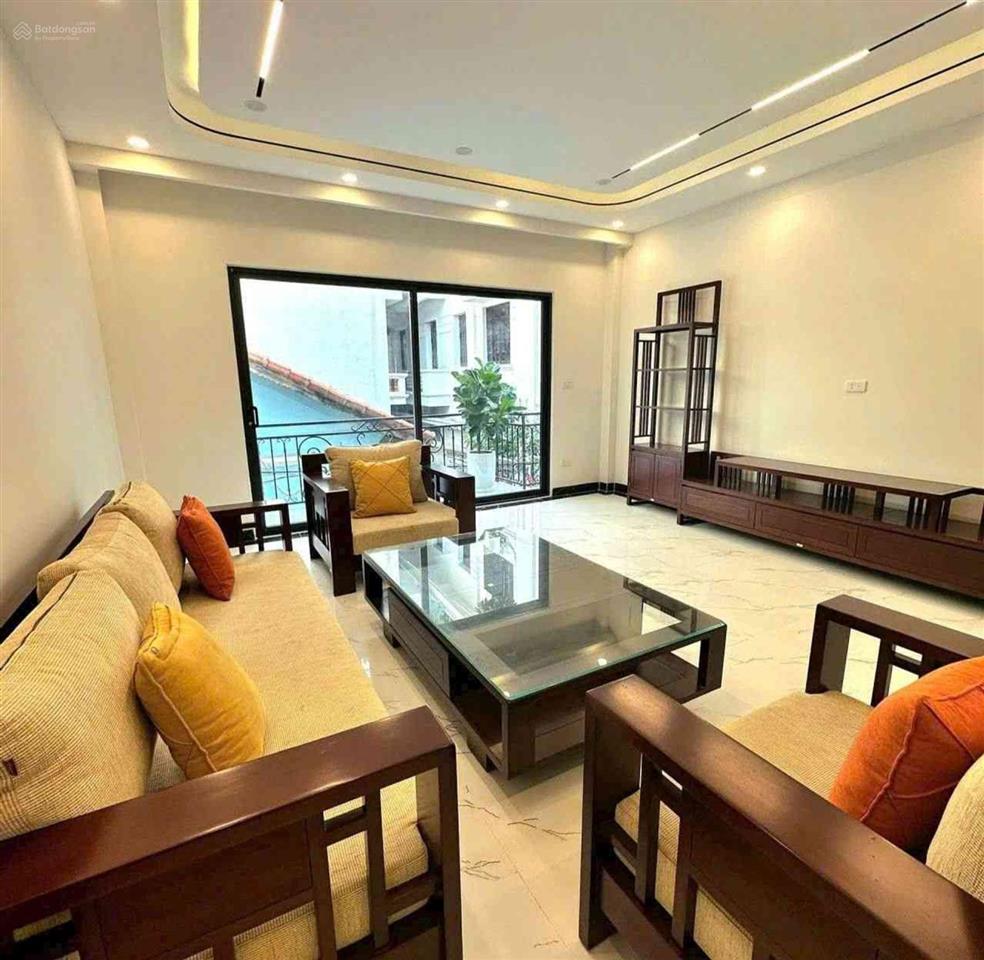 Bán gấp nhà ngọc lâm, ngõ thông ngọc lâm  nguyễn văn cừ, 6 tầng, ô tô vào tận nhà, nhỉnh 20 tỉ.