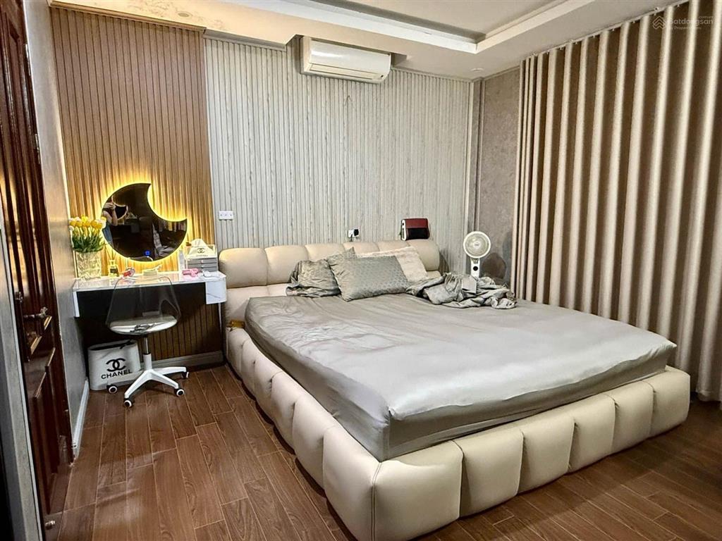 Nhà ngọc lâmlong biên, lô góc 3 thoáng, ngõ thông ngọc lâm, hồng tiến, nguyễn văn cừ, giá hơn 8 tỉ