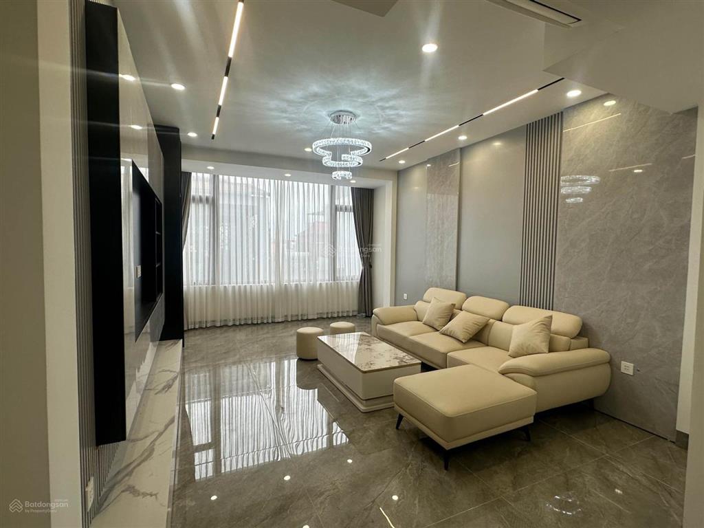Bán gấp nhà ngọc thuỵ  long biên, gara ô tô, thang máy, nhà mới full nội thất, giá 15,2 tỉ (ctl)
