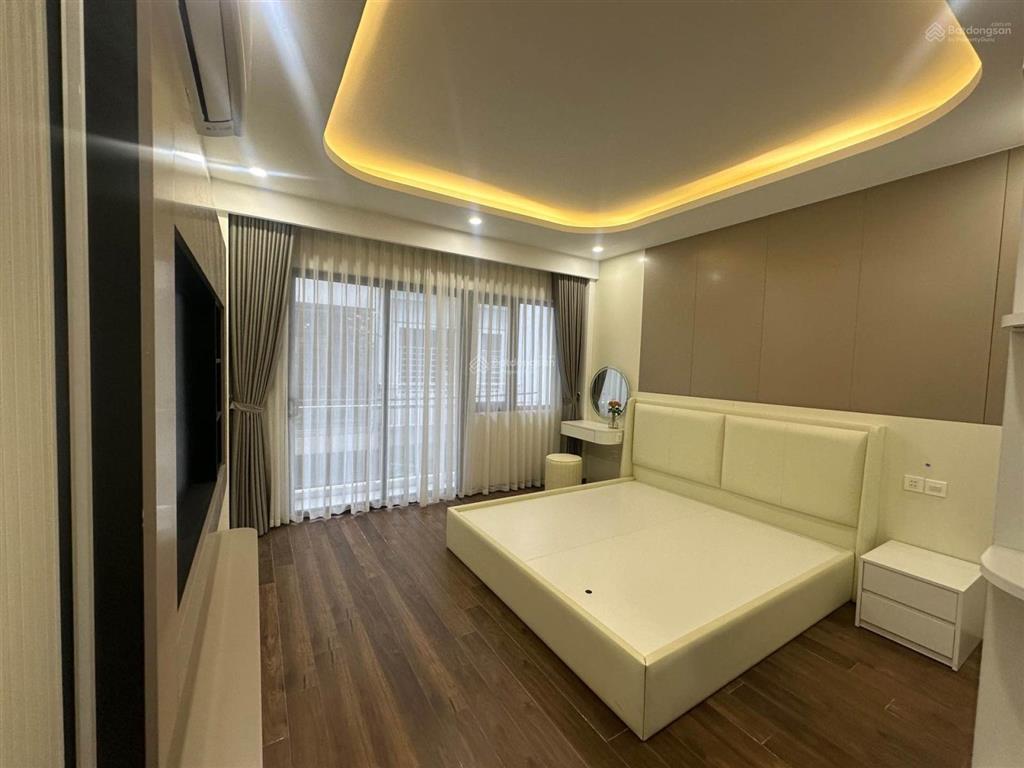 Bán gấp nhà ngọc thuỵ  long biên, gara ô tô, thang máy, nhà mới full nội thất, giá 15,2 tỉ (ctl)