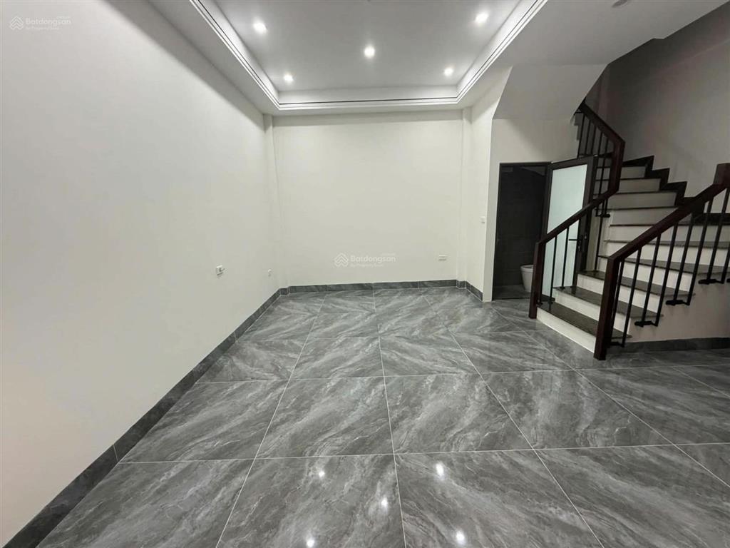 Bán gấp nhà ô cách  long biên, nhà xây mới, ô tô đỗ cửa, ngõ thông, ở sướng, chỉ hơn 8 tỉ
