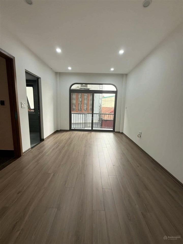 Bán gấp nhà ô cách  long biên, nhà xây mới, ô tô đỗ cửa, ngõ thông, ở sướng, chỉ hơn 8 tỉ