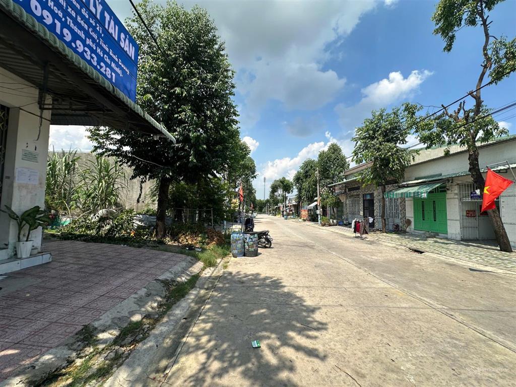 Dãy 8 phòng trọ = 2tỷ401 thoáng mát gác đúc mặt tiền nh3, chánh phú hòa, bến cát, bình dương