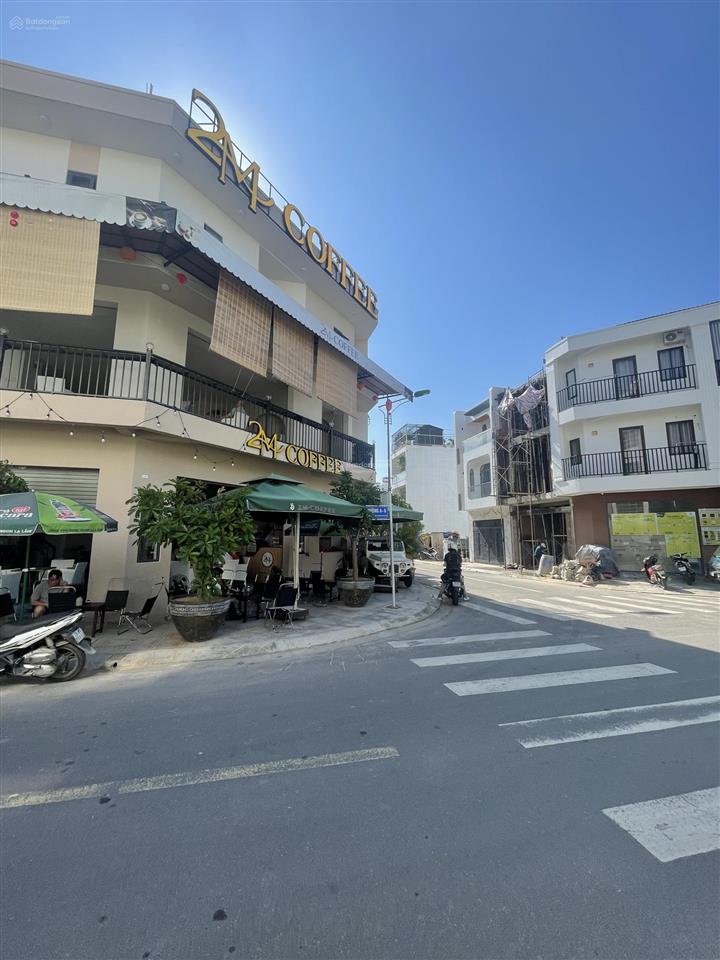 Lô đất chính chủ cẩn bán hướng nam , sạch ,gần sát bệnh viện , vành đai 2 . khu dân cư sầm uất .
