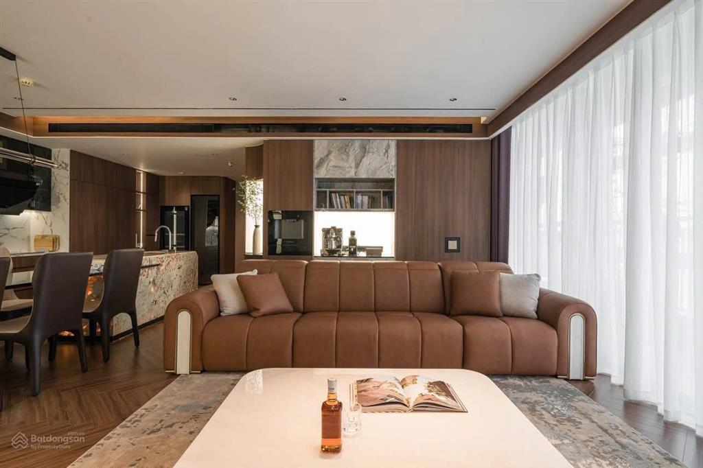 Báncăn góc cc 3pn, 2wc, 136m2, giá rẻ nhất khu vực tại học viện quốc phòng view hồ tây siêu đẹp