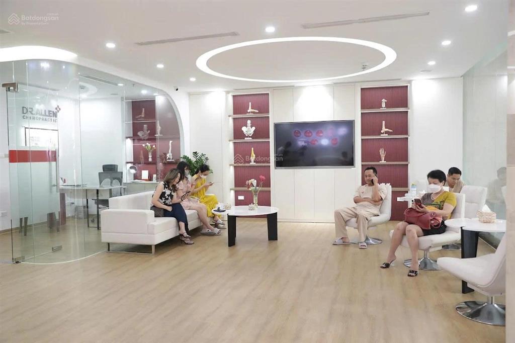 Cho thuê nhà mặt phố ở đường nguyễn đình chiểu, 100 triệu, 500 m2, hàng hot