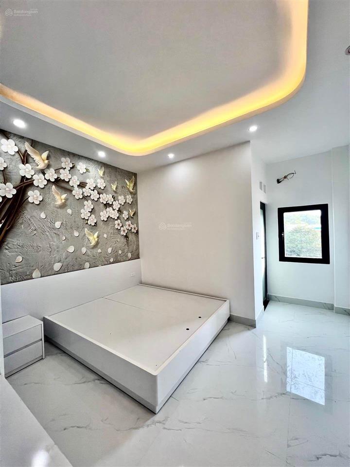 Nhà mới quy hoạch ở yên ổn lâu dài khu phố toàn nhà lầu đồng bộ xe hơi đỗ trước nhà vô nhà