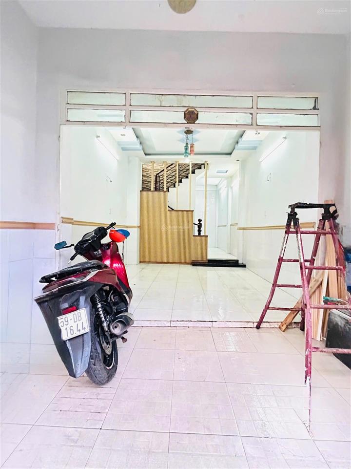 4 tỷ hơn  hẽm 5 m thông tứ tung  4 x 11  2 tầng  tiện kinh doanh nhỏ và ở