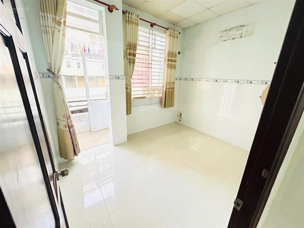 4 tỷ hơn  hẽm 5 m thông tứ tung  4 x 11  2 tầng  tiện kinh doanh nhỏ và ở