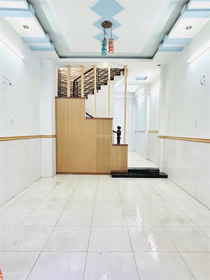 4 tỷ hơn  hẽm 5 m thông tứ tung  4 x 11  2 tầng  tiện kinh doanh nhỏ và ở