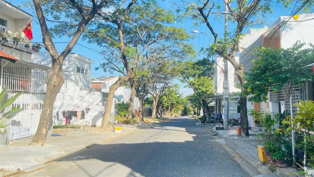 Cần bán lô đất giá 3ty150 đường nhựa 13m sổ hồng xây dựng tự do tđc đất lành