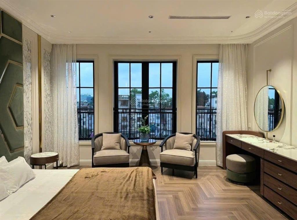 Nhà đẹp phố nguyễn văn cừ, dt 80 m2, 7 tầng, 2 mặt tiền, view hồ, kd