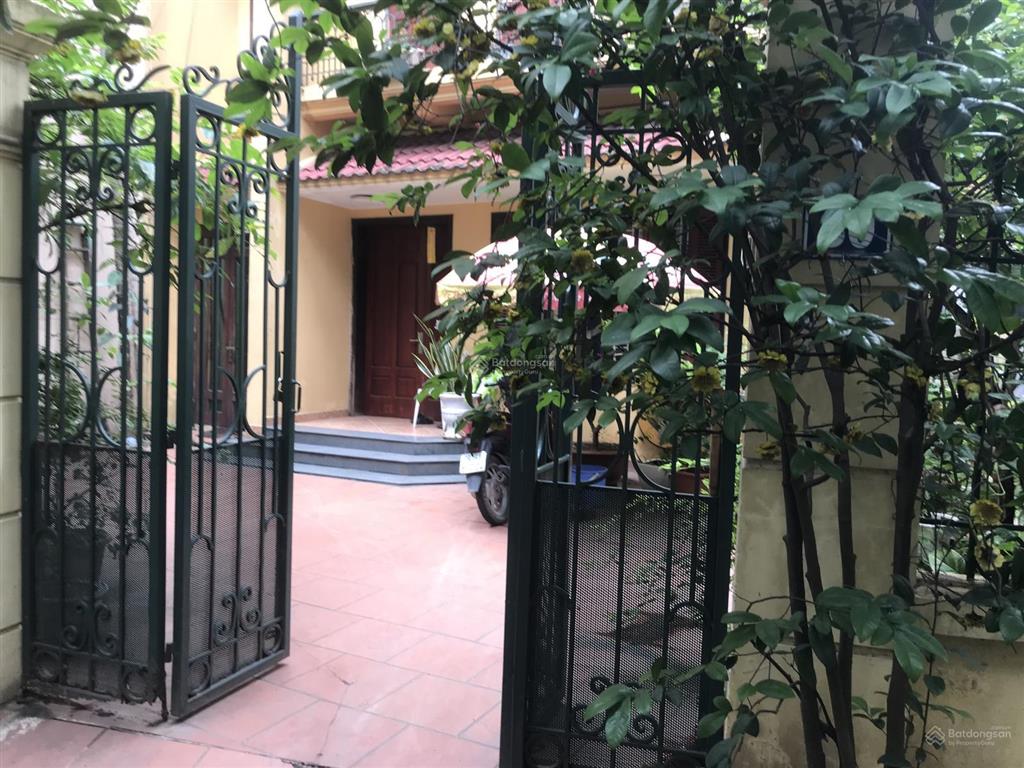 Gia đình đang muốn bán 1 nửa diện tích đất đang sử dụng =80m2 , giá 40 tỷ có thương lượng