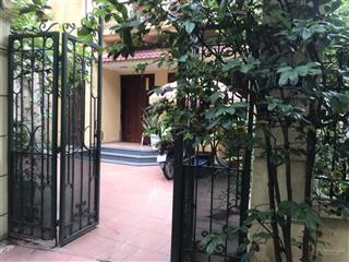 Gia đình đang muốn bán 1 nửa diện tích đất đang sử dụng =80m2 , giá 40 tỷ có thương lượng