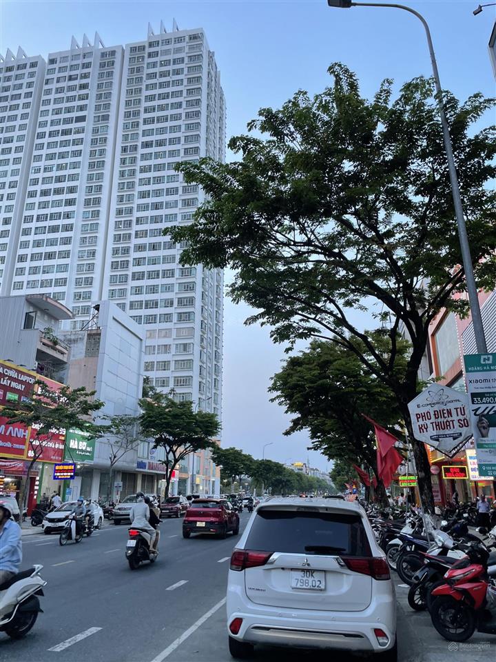 Tôi chính chủ cần bán nhanh mặt tiền điện biên phủ,giá 10ty8 sát ngã 4 hà huy tập.đang c.thue 20tr