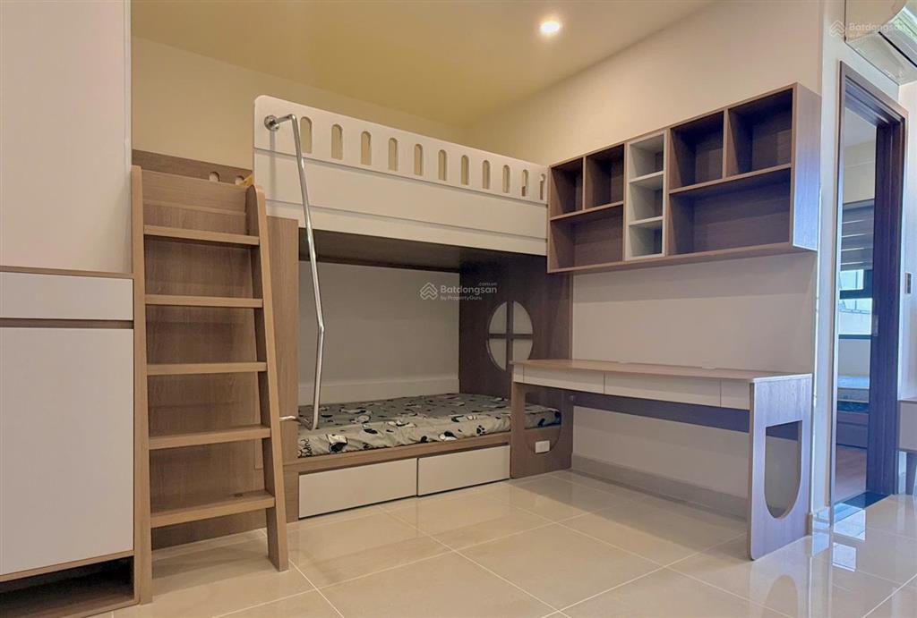 Cần bán căn hộ q7 riverside mặt tiền đường đào trí 1pn  1wc giá 3,2 tỷ full nội thất  0902 537 ***