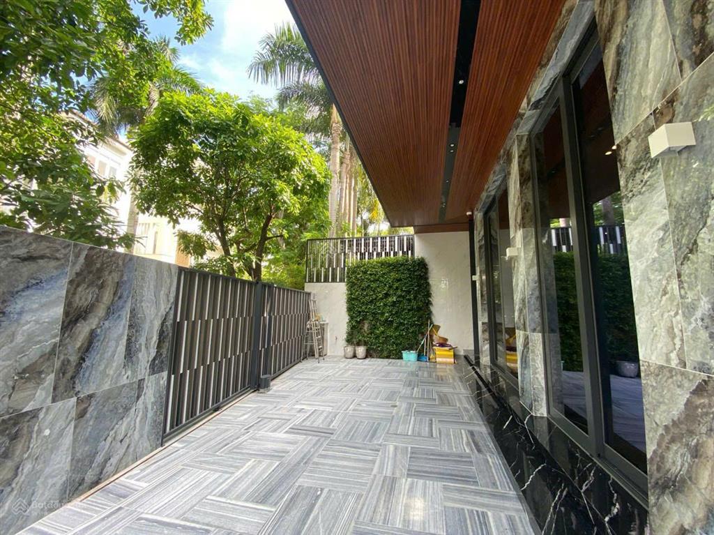 Cần bán biệt thự lô góc đường mỹ thái khu phú mỹ hưng quận 7 giá 80 tỷ  0902 537 ***