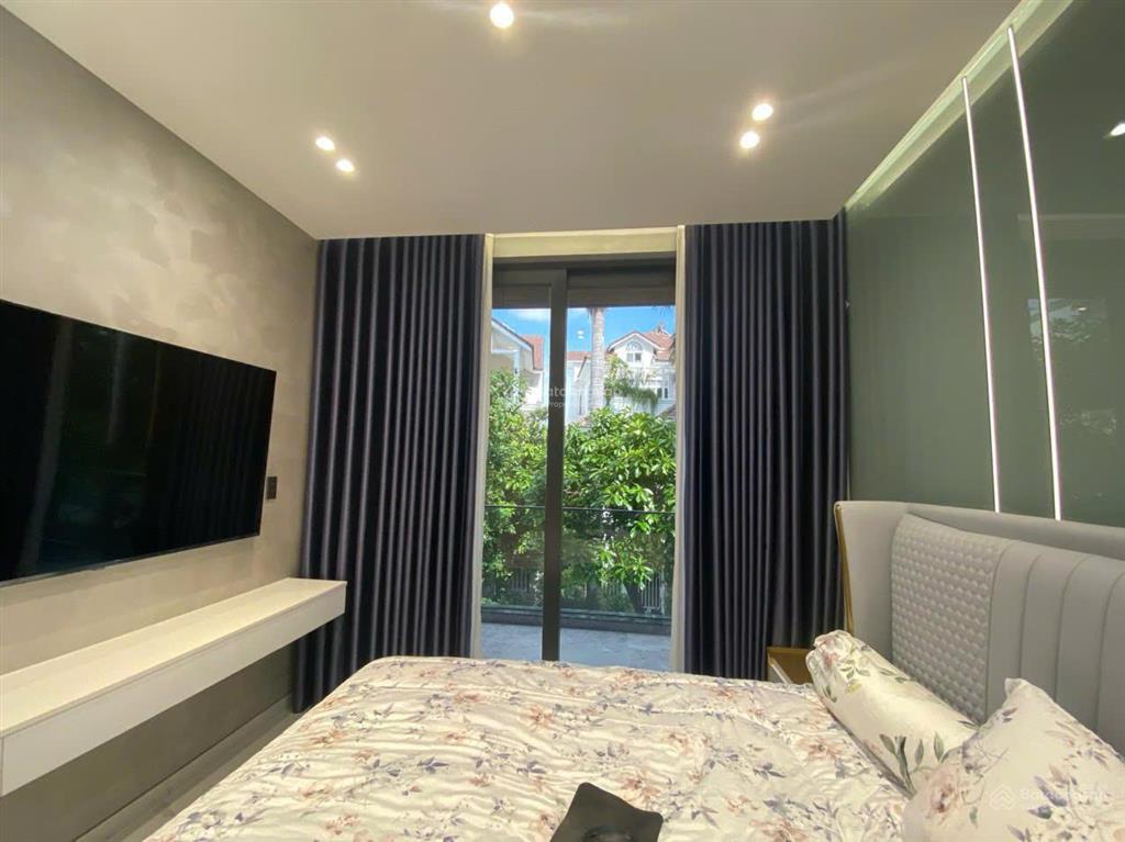 Cần bán biệt thự lô góc đường mỹ thái khu phú mỹ hưng quận 7 giá 80 tỷ  0902 537 ***