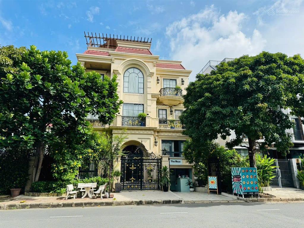 Bán biệt thự đơn lập nam thông đường 23 view công viên khu phú mỹ hưng giá 115 tỷ.  0902 537 ***
