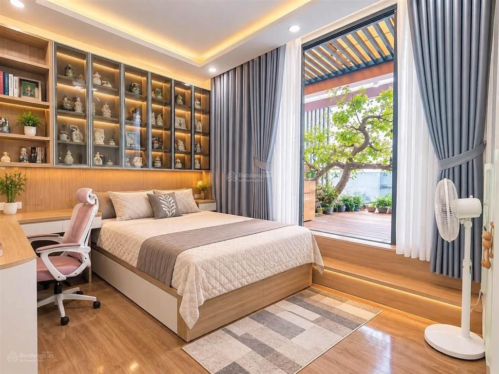 Nhà 3 tầng 2 mặt tiền đẹp ở ngay  gần chợ tăng nhơn phú b