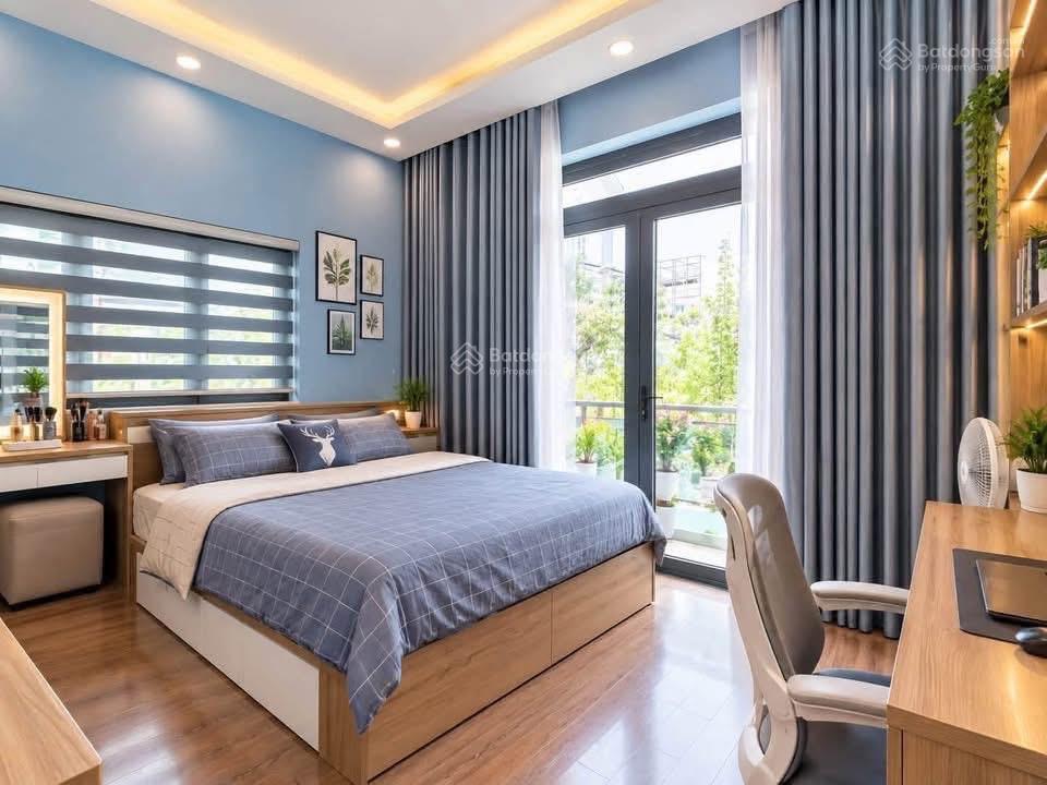 Nhà 3 tầng 2 mặt tiền đẹp ở ngay  gần chợ tăng nhơn phú b