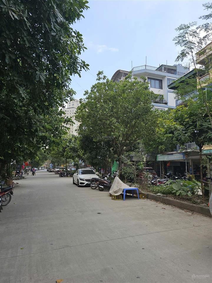 Chính chủ bán lô đất 50m2, trục chính kđt văn khê hà đông đường 30m, vỉa hè 5m kinh doanh sầm uất