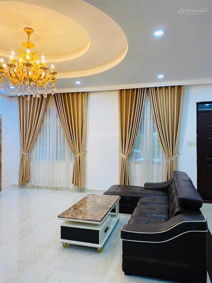 Chính chủ, cần bán gấp biệt thự chateau phú mỹ hưng gia đình đang ở