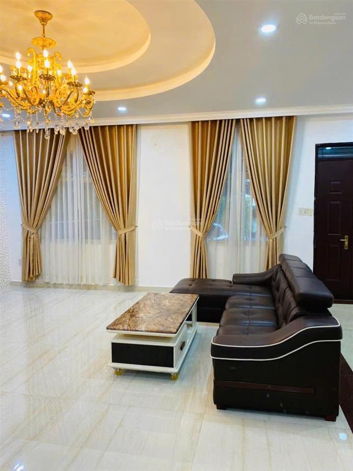 Chính chủ, cần bán gấp biệt thự chateau phú mỹ hưng gia đình đang ở
