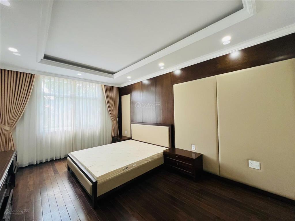 Chính chủ, cần cho thuê gấp biệt thự chateau phú mỹ hưng gia đình đang ở