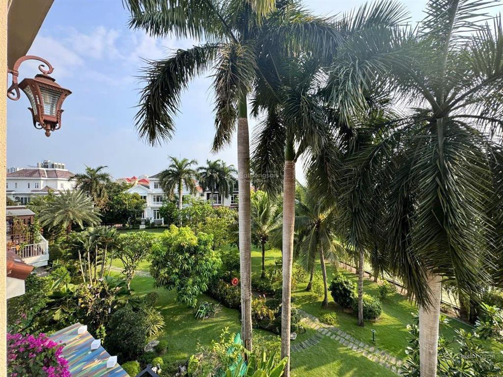 Bán biệt thự chateau, thanh toán trước 9 tỷ, 200m2, 5pn, 5wc, hàng hiếm tại quận 7, tp. hồ chí minh