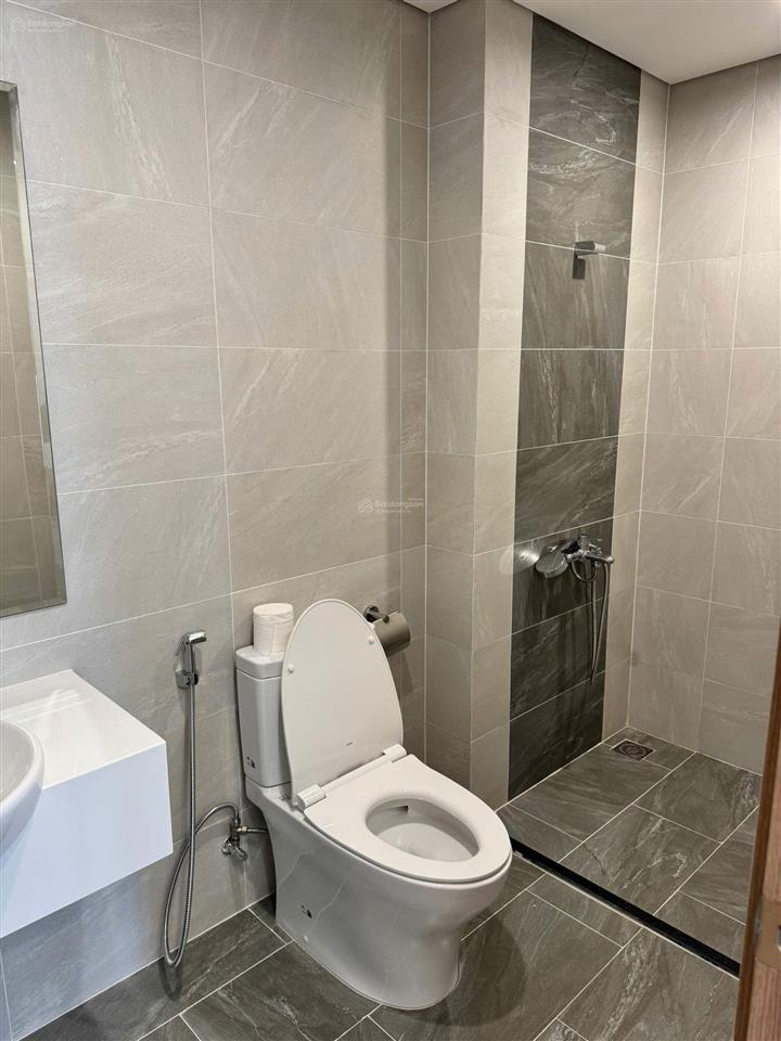 Chính chủ cần bán căn 2pn+ 64m2 tòa sa1 tầng 1201 vinhomes smart. giá 5.4 tỷ bao phí