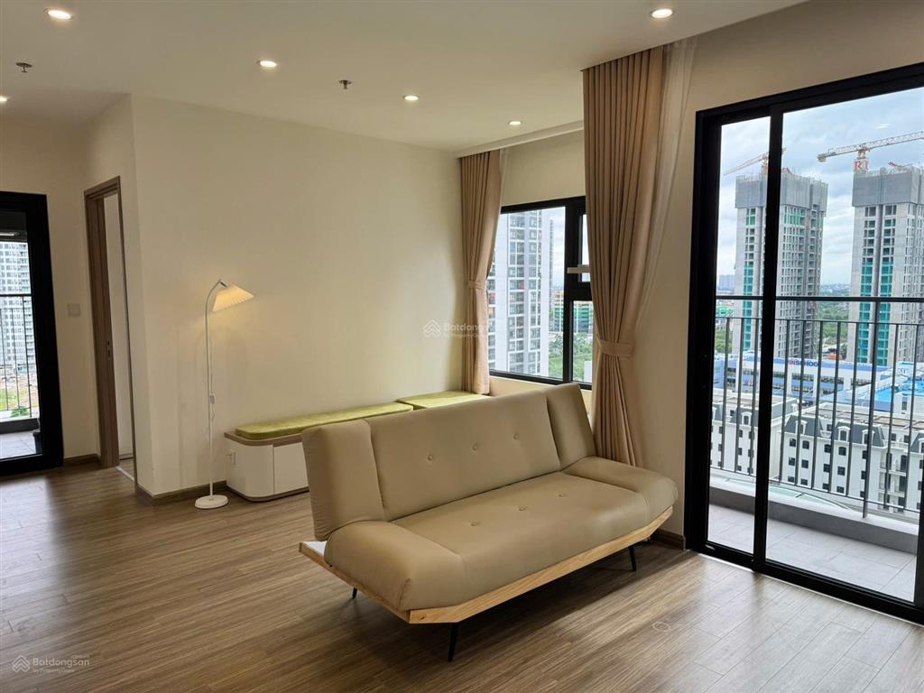 Chính chủ cần bán căn 2pn+ 64m2 tòa sa1 tầng 1201 vinhomes smart. giá 5.4 tỷ bao phí