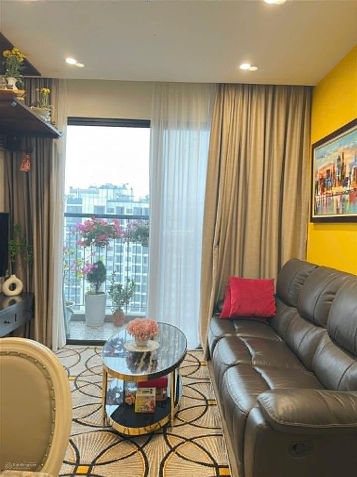 Chính chủ cần bán căn 2pn 55m2 tòa sa5 tầng 2204 vinhomes smart .giá 4.5 tỷ bao phí