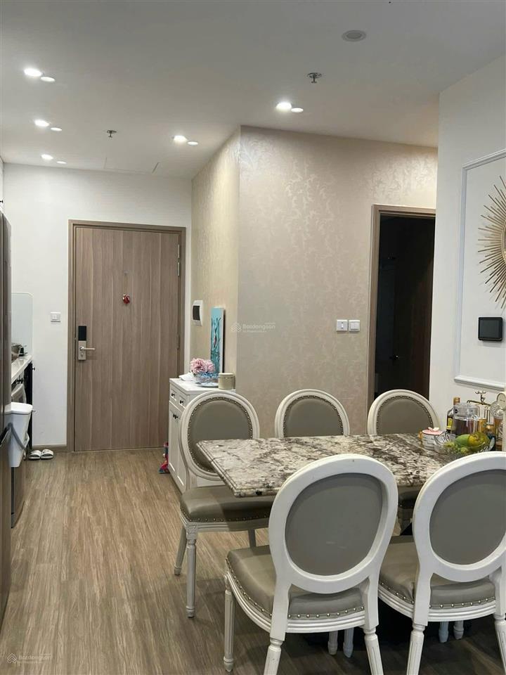 Chính chủ cần bán căn 2pn 55m2 tòa sa5 tầng 2204 vinhomes smart .giá 4.5 tỷ bao phí